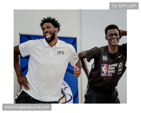 法比奥晒与古加搞怪合照称我们爱中国并满意现状生活